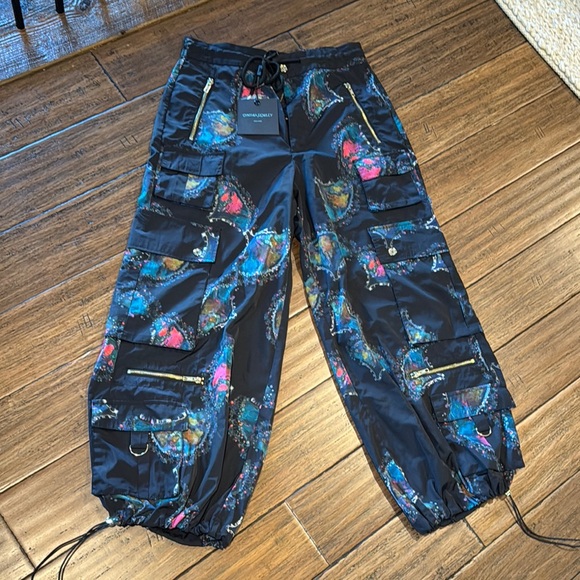 Cynthia Rowley Black Cargo Pants with Elastic Cuffs - Picture 5 of 7